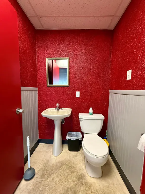 706 1/2 E Lincolnway, Valparaiso, IN 46383