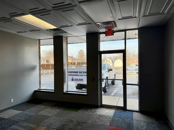 706 1/2 E Lincolnway, Valparaiso, IN 46383