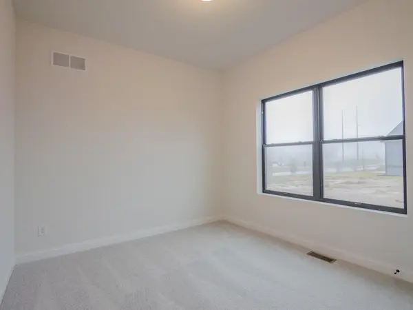 3004 Forestside Lane, Valparaiso, IN 46385