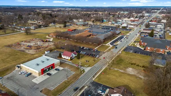 1114 S Halleck Street, Demotte, IN 46310
