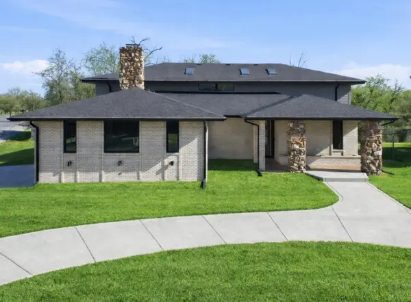 10043 Twin Creek Boulevard, Munster, IN 46321