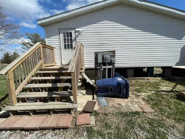 8707 W 800, Huntington, IN 46750