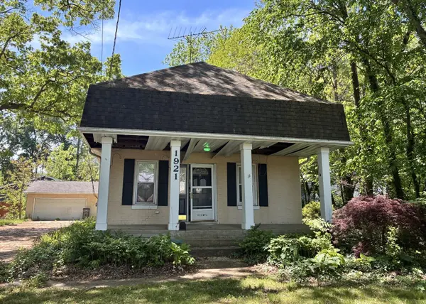 1921 E Coolspring AVE, Trail Creek, IN 46360
