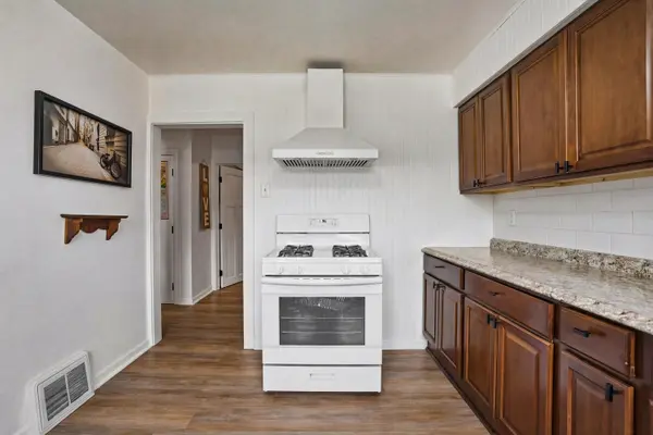 1216 W 37th PL, Hobart, IN 46342