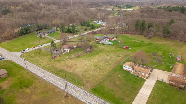 706 Meridian RD, Valparaiso, IN 46385