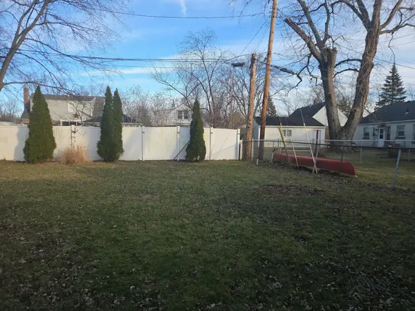 7 Beverly BLVD, Hobart, IN 46342