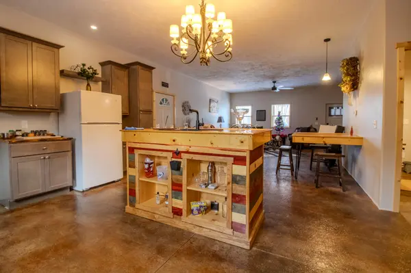 118 E Whipple RD, Winamac, IN 46996