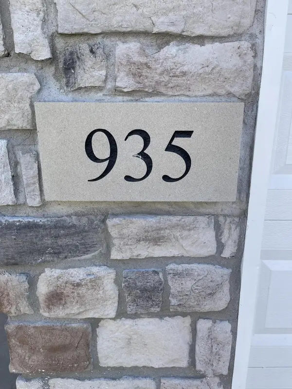 935 Paula CT, Hobart, IN 46342