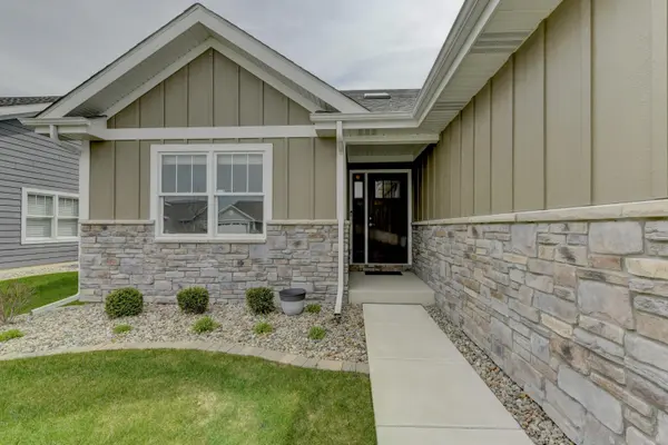 8595 Larkspur TER, St. John, IN 46373