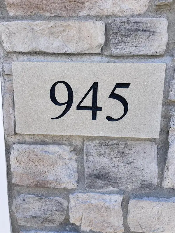 945 Paula CT, Hobart, IN 46342