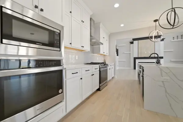 9343 Iris DR, St. John, IN 46373