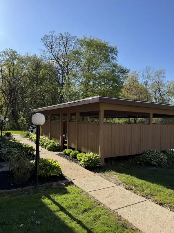 1605 Earthstone DR, Valparaiso, IN 46383