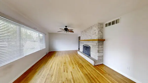 2900 Mcafee DR, Hobart, IN 46342