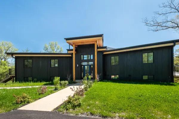 220 Robbins RD, Valparaiso, IN 46385