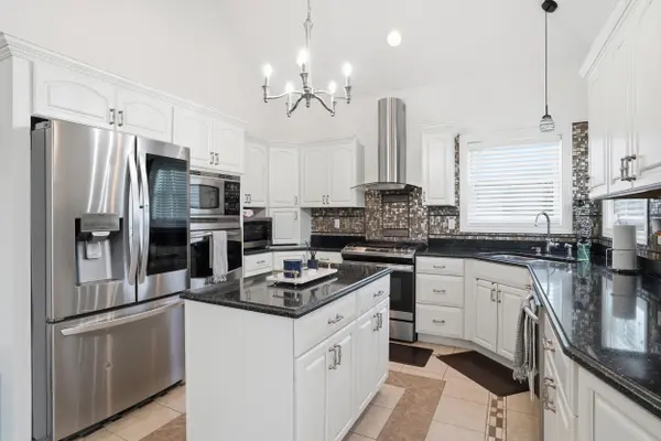 2155 Walker DR, Valparaiso, IN 46385
