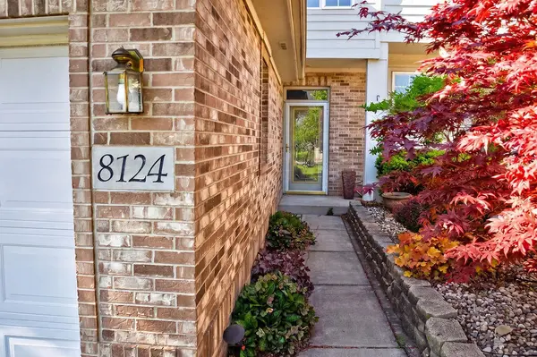 8124 Tuckaway CT, Crown Point, IN 46307