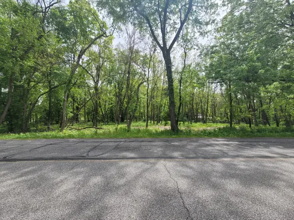 594 W Division RD, Valparaiso, IN 46385