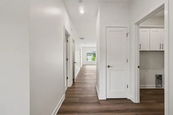 1907 E Woodglen CIR, Valparaiso, IN 46383