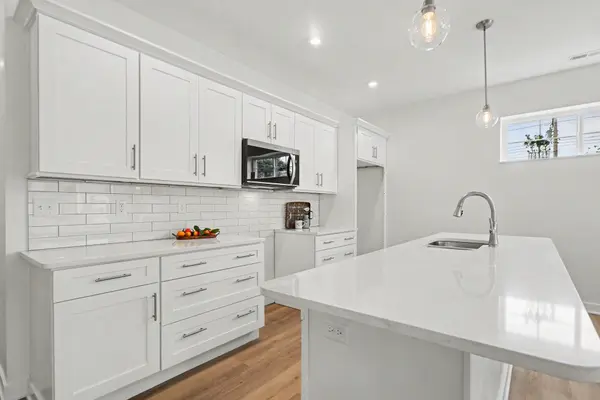 1907 E Woodglen Circle, Valparaiso, IN 46383