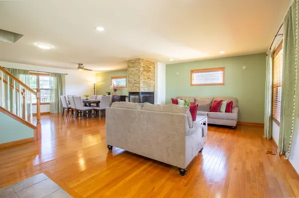 2550 Honelee CT, Valparaiso, IN 46385