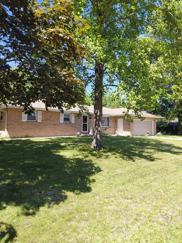 1749 Green Meadow LN, Chesterton, IN 46304