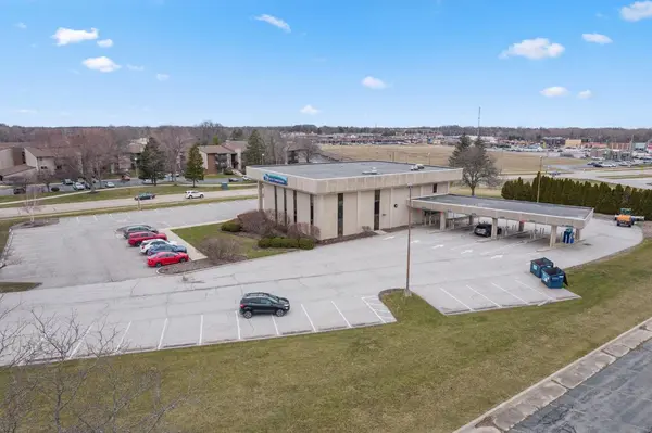 808 Vale Park Road, Valparaiso, IN 46383