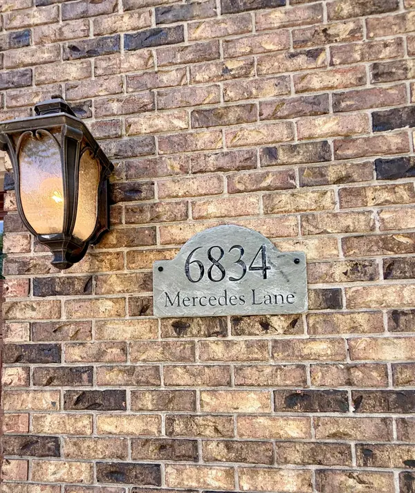 6834 Mercedes LN, Demotte, IN 46310