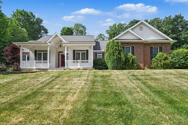 55220 Sundance DR, New Carlisle, IN 46552