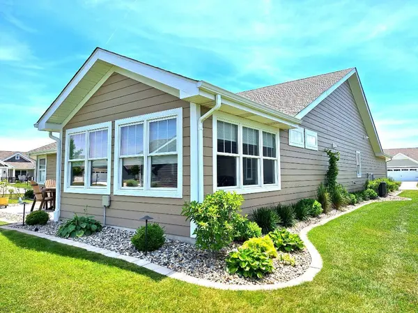 8588 Larkspur TER, St. John, IN 46373