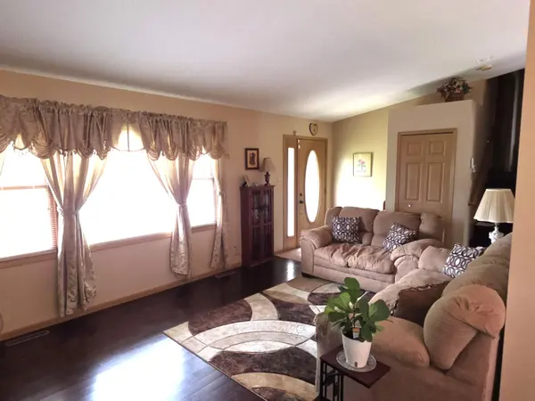 8389 Buchanan ST, Merrillville, IN 46410