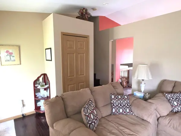8389 Buchanan ST, Merrillville, IN 46410