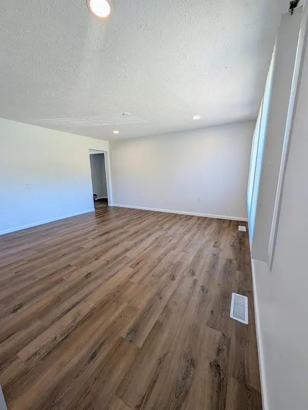 377 Pinewood Drive, Valparaiso, IN 46385