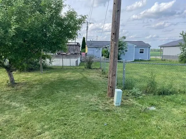 205 E Day Street, Royal Center, IN 46978