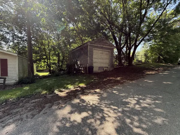 7674 N South Bend, New Carlisle, IN 46552