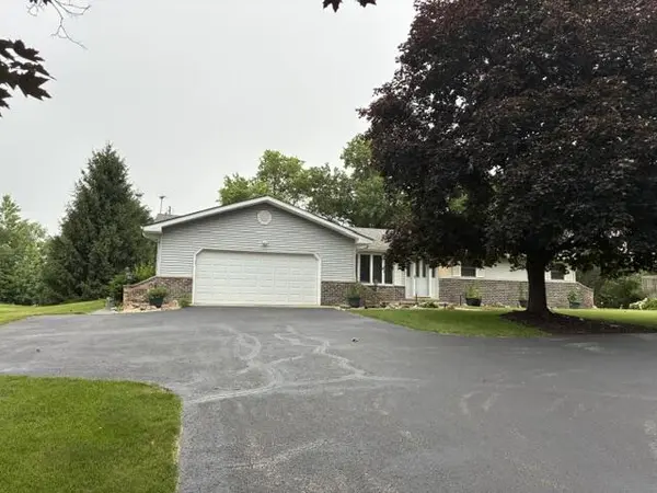 6952 Blackberry CT, Demotte, IN 46310