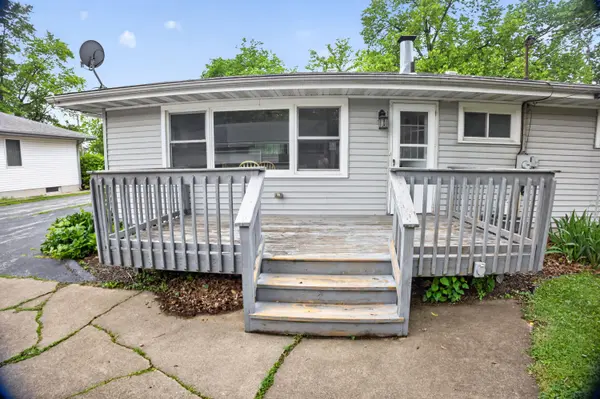 922 E Crestview Court, Crown Point, IN 46307