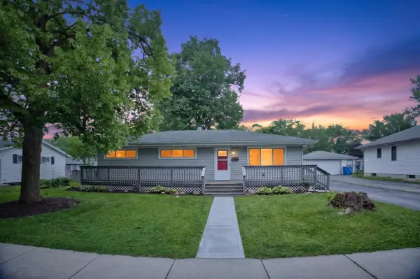 922 E Crestview Court, Crown Point, IN 46307