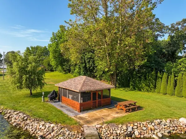 11710 W South Park Road, Kewanna, IN 46939