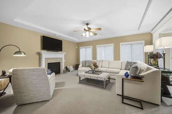 1129 Wellington TER, Schererville, IN 46375