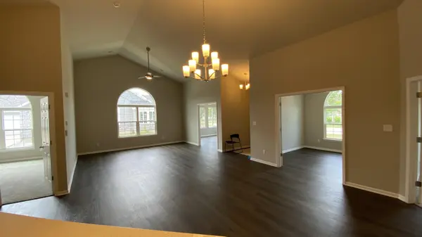 5600 Fountain CIR, Winfield, IN 46307