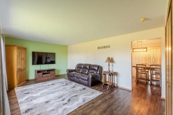 183 W 128th AVE, Crown Point, IN 46307