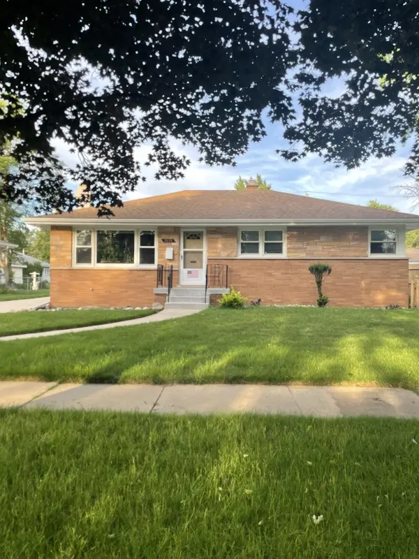 9039 Idlewild DR, Highland, IN 46322