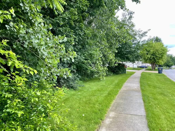 887 Hemingway Trail, Valparaiso, IN 46383