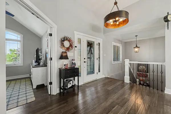 915 Betty Lane, Crown Point, IN 46307