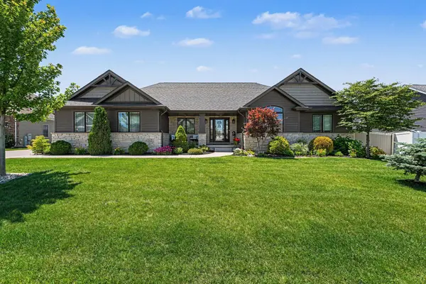 915 Betty LN, Crown Point, IN 46307
