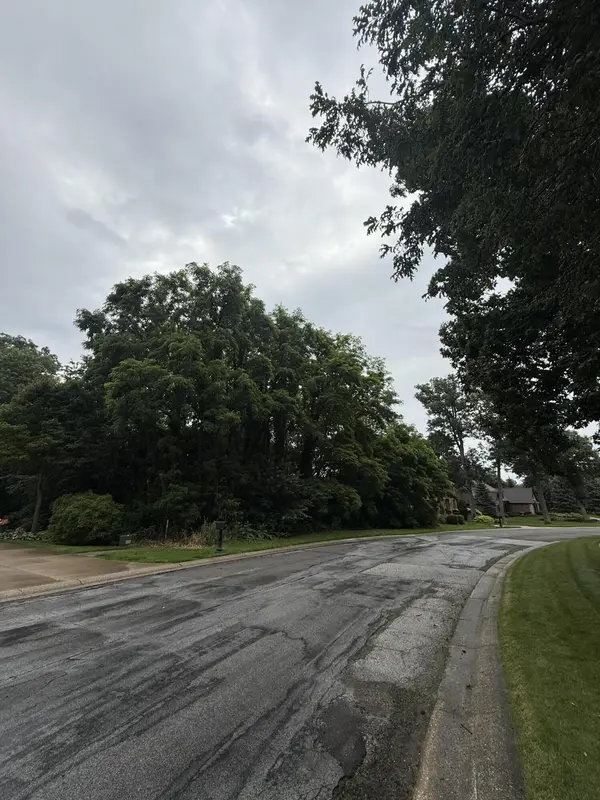 41 Edinburgh ST, Valparaiso, IN 46385