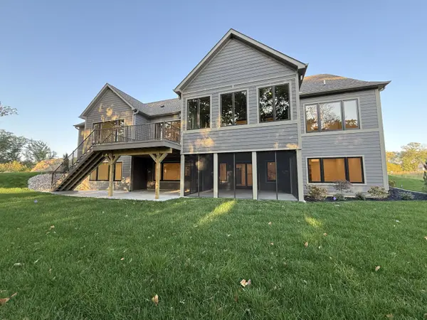 41 Edinburgh ST, Valparaiso, IN 46385