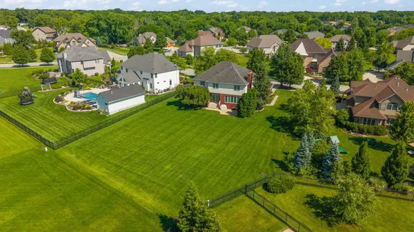 855 Pingel Place, Crown Point, IN 46307