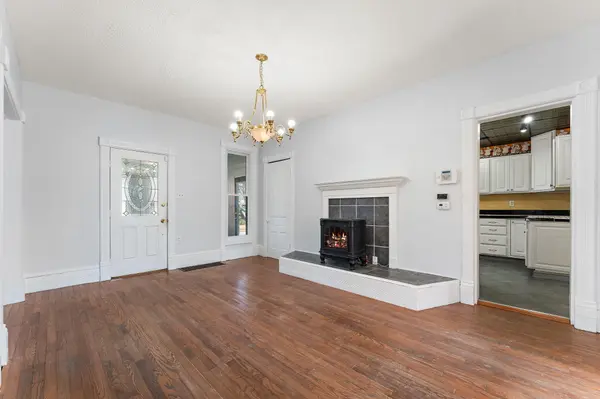 557 W Chicago ST, Valparaiso, IN 46385