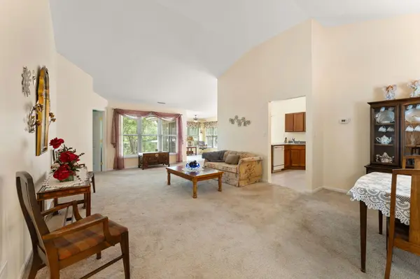 1138 Cherrywood LN, Schererville, IN 46375